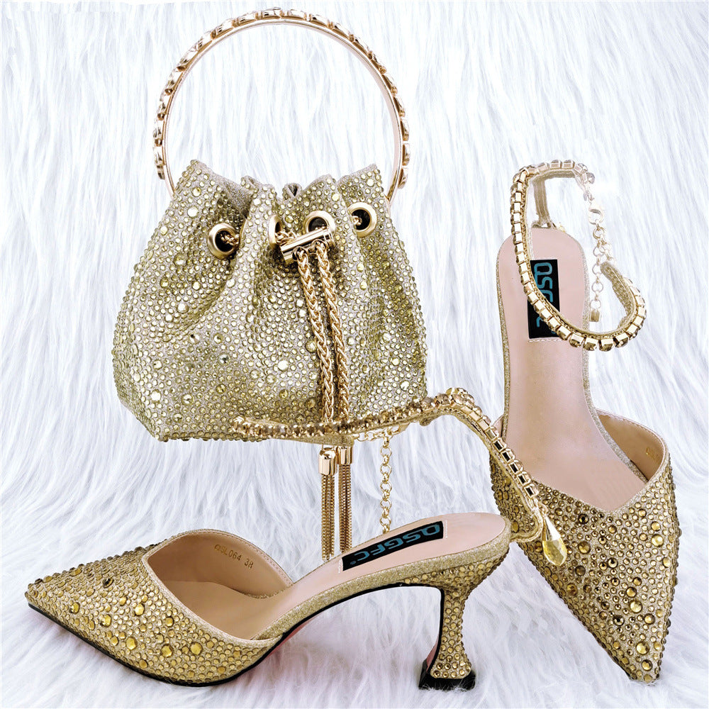 Conjunto de bolsa de zapatos Combinación Sandalias vacías con espalda puntiaguda Mismo estilo Diamante de mano