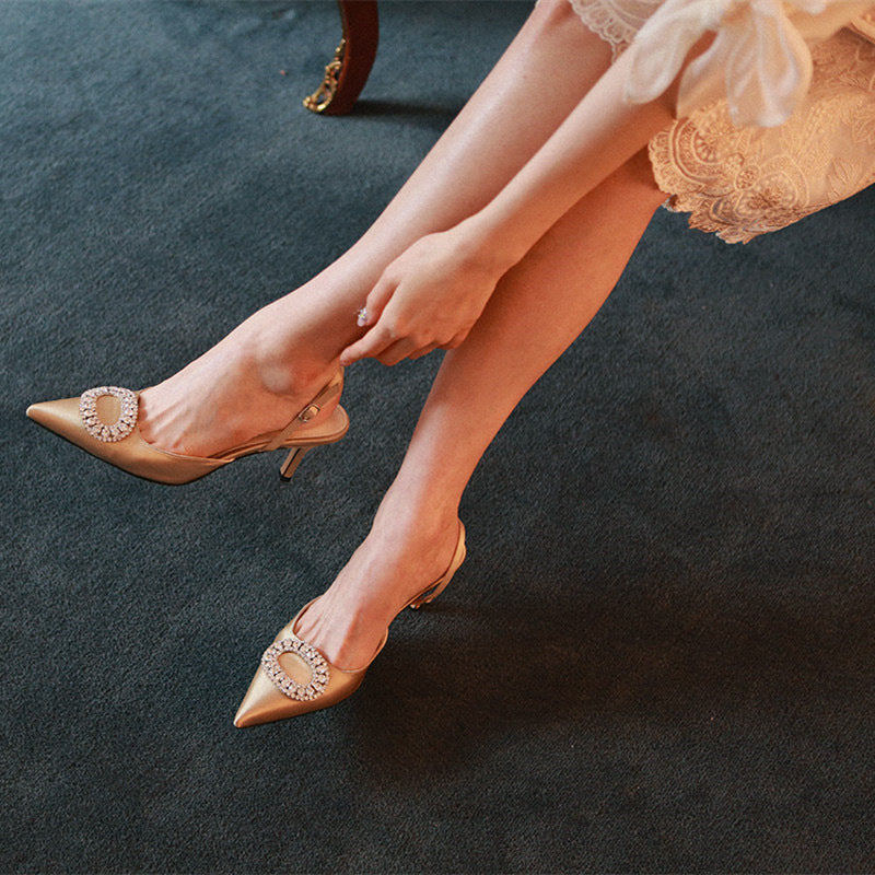 Elegantes tacones altos con diamantes de imitación para mujer, zapatos de seda con punta puntiaguda en rojo, zapatos de novia para boda, sandalias de fiesta con hebilla y correa de cristal