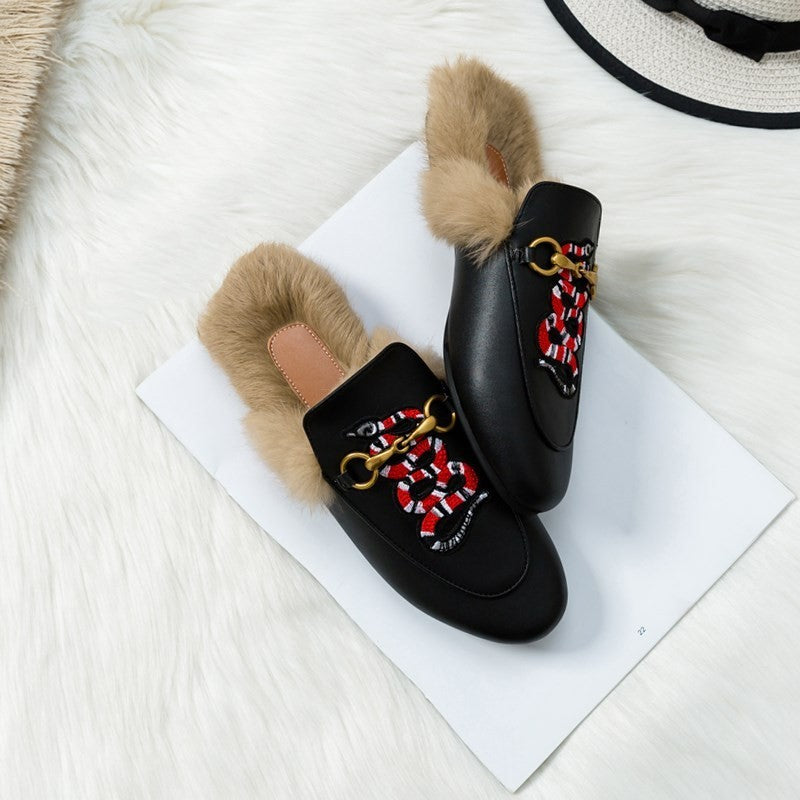 Wear flat bunny shoes in autumn and winter