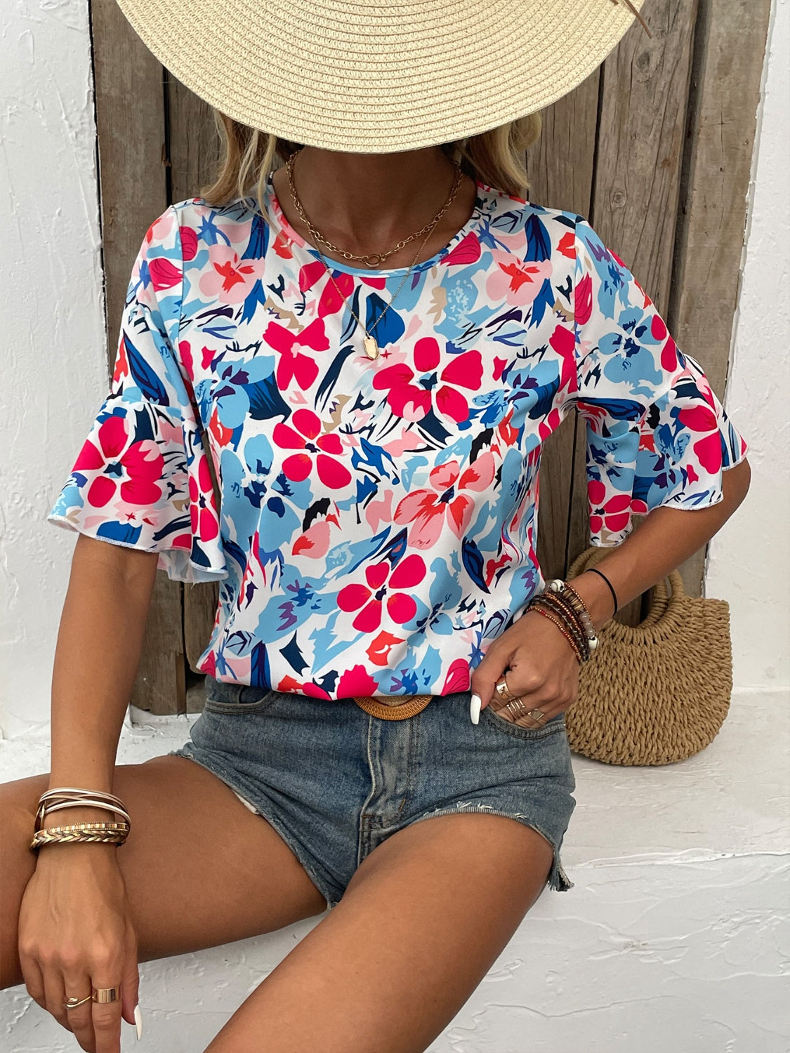 Blusa estampada con cuello redondo y mangas con volantes