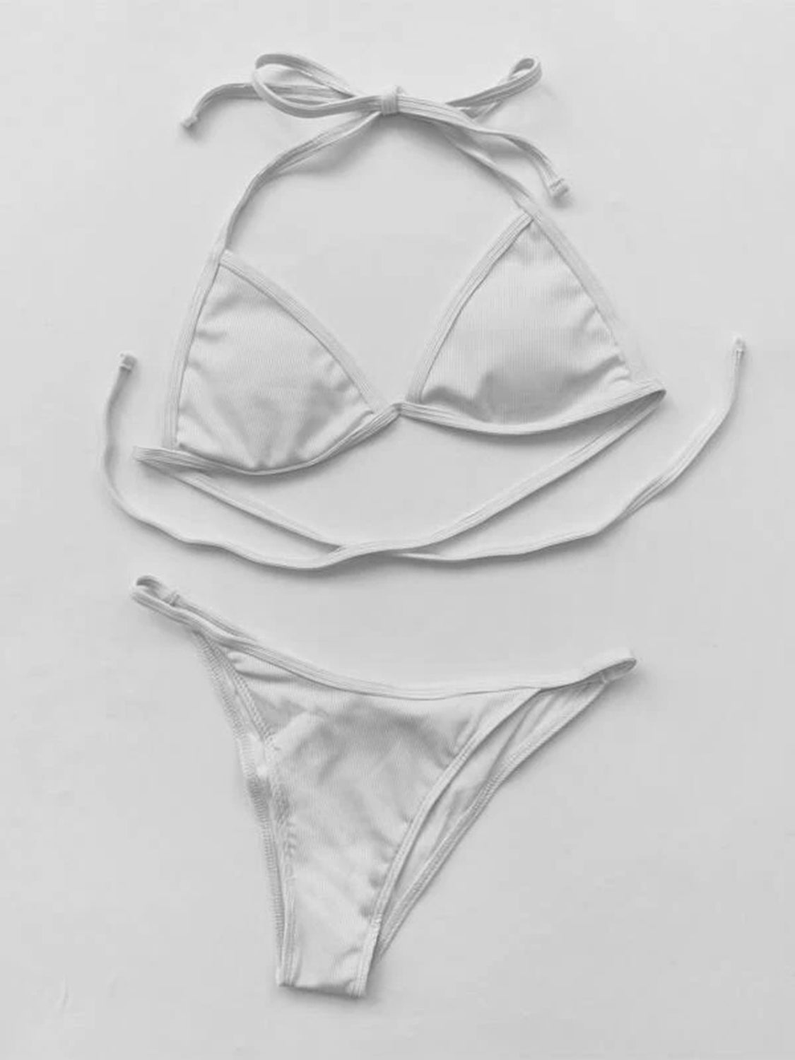 Ensemble de bain quatre pièces bikini à col licou et cache-maillot