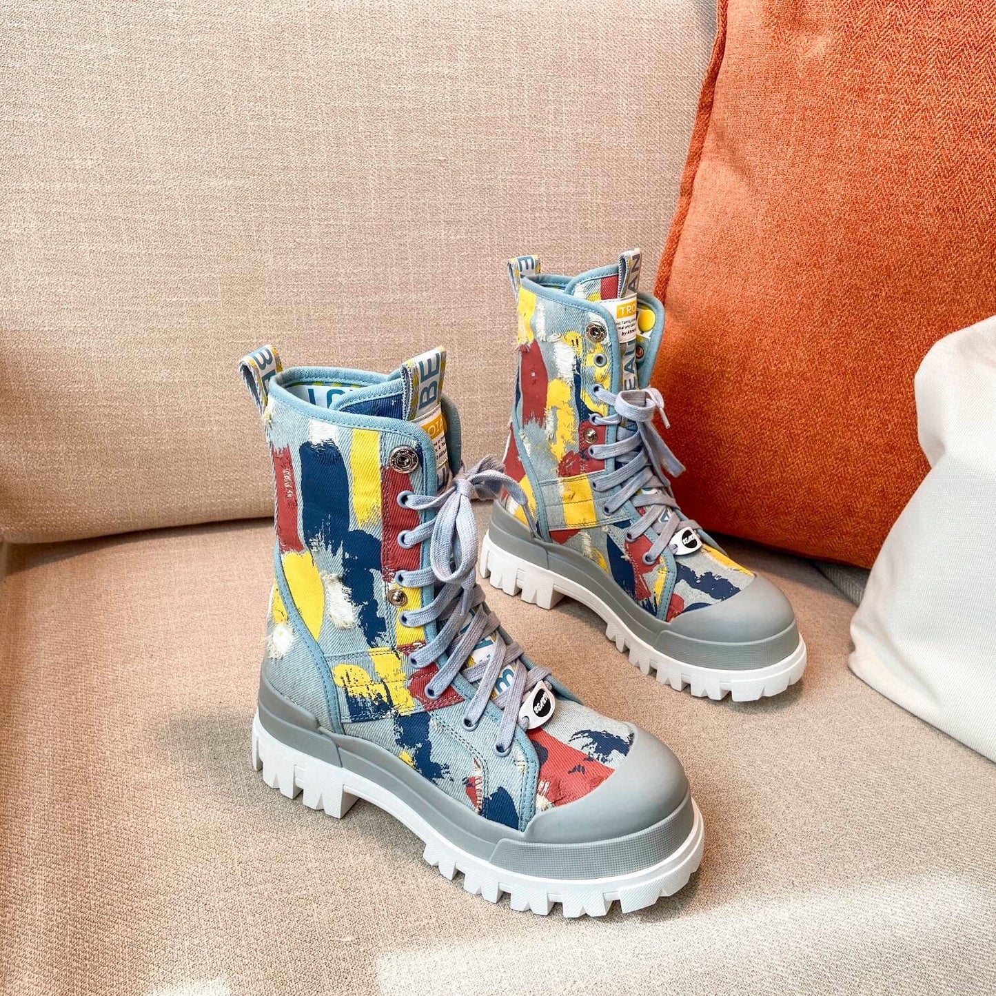 Botas de lona con grafitis