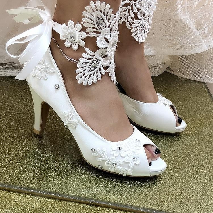 Nouveau Chaussures de mariage à talons aiguilles en dentelle blanche et ruban