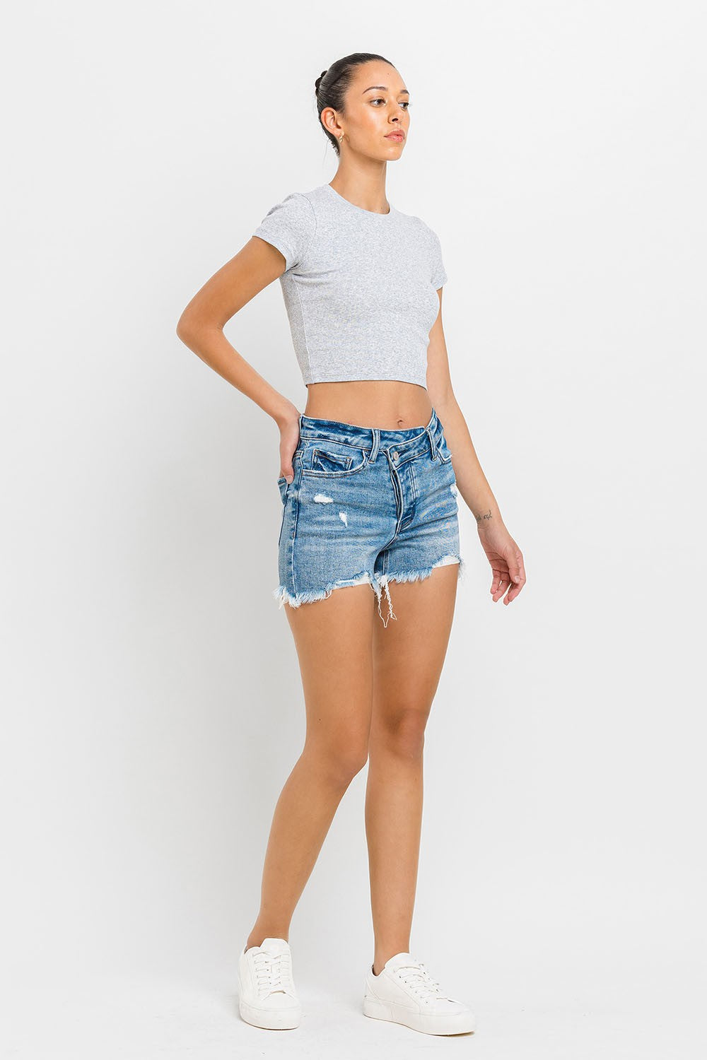 Lovervet - Short en jean à taille asymétrique et ourlet brut