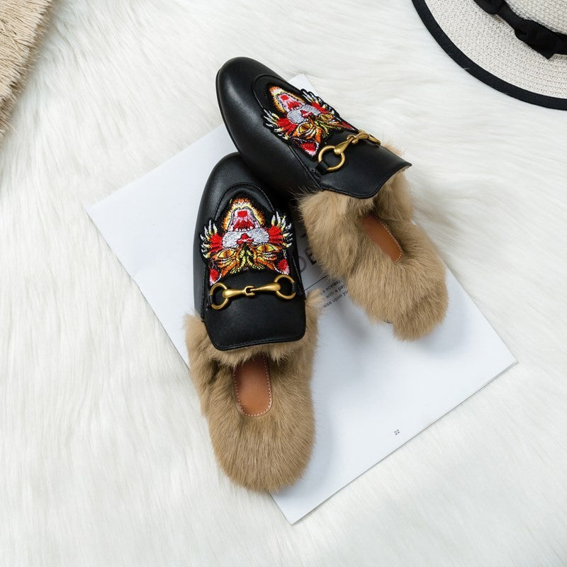 Wear flat bunny shoes in autumn and winter