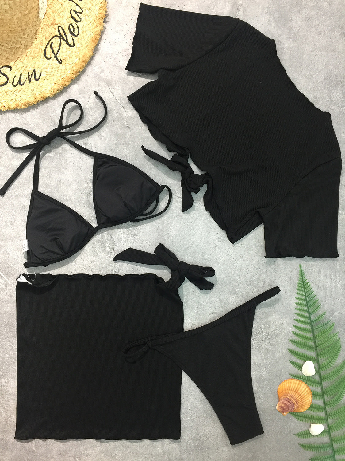 Ensemble de bain quatre pièces bikini à col licou et cache-maillot