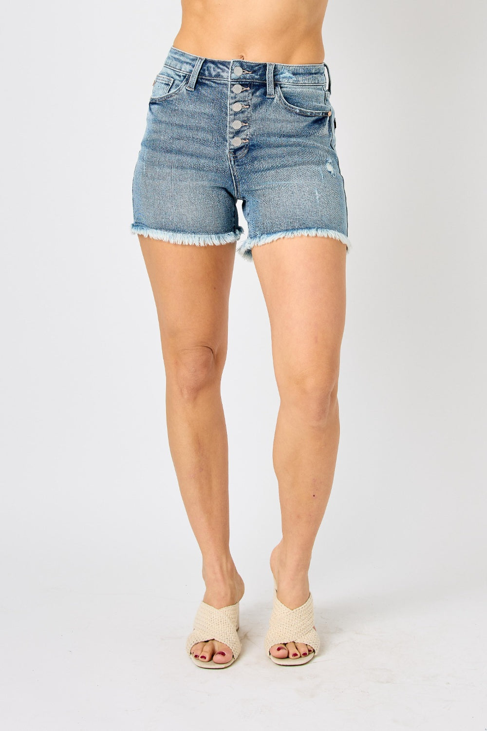 Short en jean Judy Blue pleine taille avec braguette boutonnée et ourlet brut