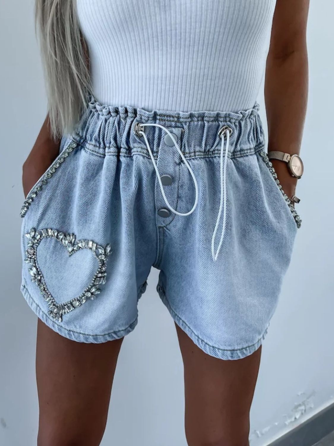 Shorts vaqueros con cordón y diamantes de imitación