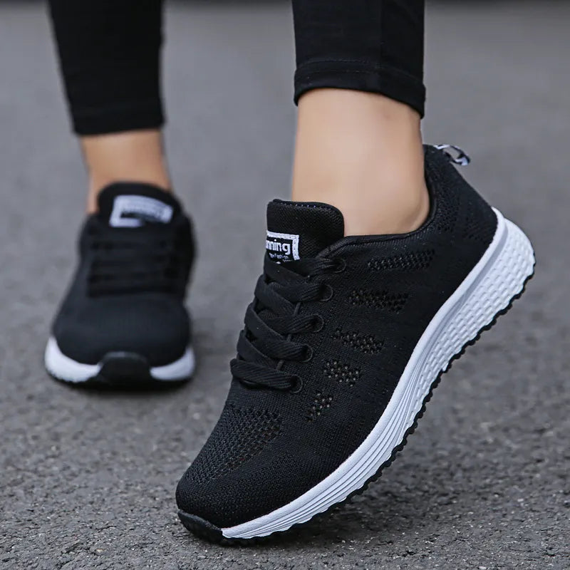 Zapatos informales para mujer, zapatillas planas de malla transpirables a la moda, zapatillas de deporte para mujer, zapatos vulcanizados para gimnasio, calzado blanco para mujer 2021