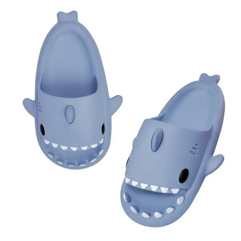 Pantoufles de requin d'été pour femmes et hommes, tongs de salle de bain, chaussures plates antidérapantes pour la maison, sandales amusantes pour enfants en plein air, nouvelle collection 2023