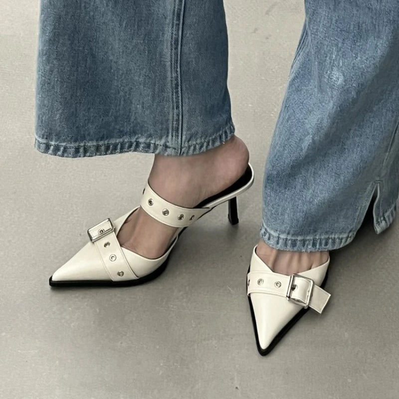 Sandalias de tacón alto con hebilla de Metal gótico Punk para mujer, zapatos de fiesta plateados con punta puntiaguda, zapatos de tacón a la moda para mujer, Tacones 2024