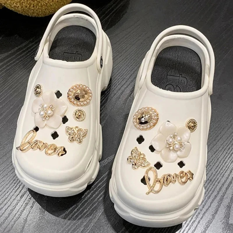 Sandalias de playa con plataforma de 7CM para mujer, zuecos con ventilación, decoración de oso bonito, diamantes ostentosos, zapatillas para niñas y exteriores, zapatos de mujer