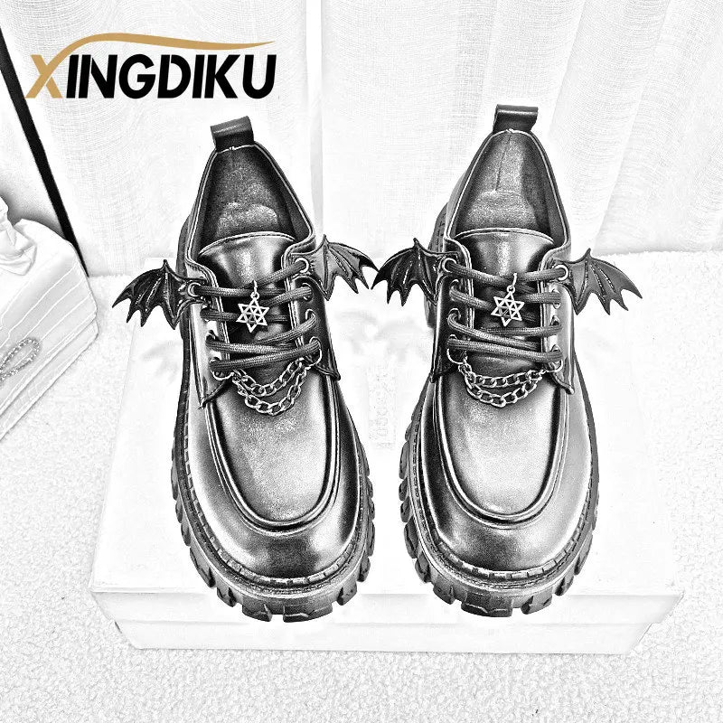 Zapatos individuales Punk Wind a la moda para otoño, nuevos zapatos góticos con alas de murciélago y diablo, plataforma impermeable con fondo grueso y cadena de Metal