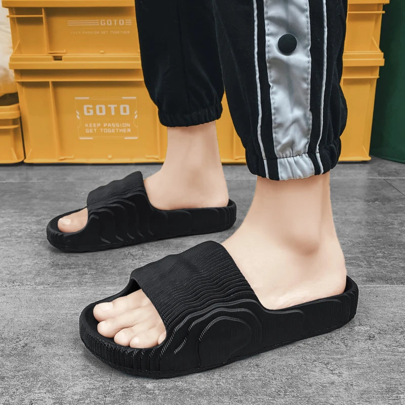 Pantoufles d'été pour hommes et femmes, sandales de plage souples Eva à plateforme épaisse, chaussures de loisirs antidérapantes pour salle de bain intérieure, nouvelle collection 2022