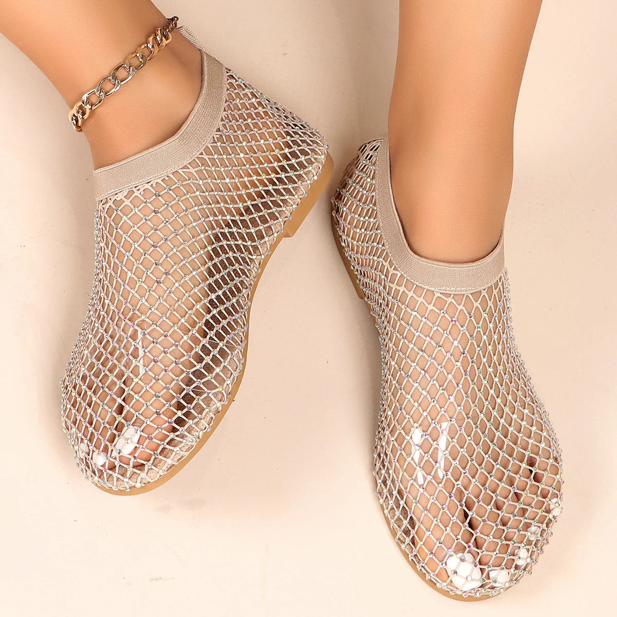 Nuevas sandalias de fondo plano con punta redonda de marca de lujo para mujer, botas cortas huecas de verano, zapatos sexis de fondo plano con diamantes de agua para mujer