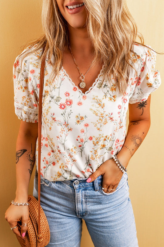 Blusa estampada con cuello en V y mangas abullonadas