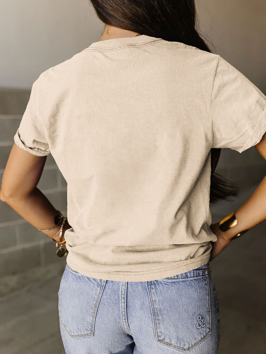 T-shirt à manches courtes et col rond avec lettre pleine taille