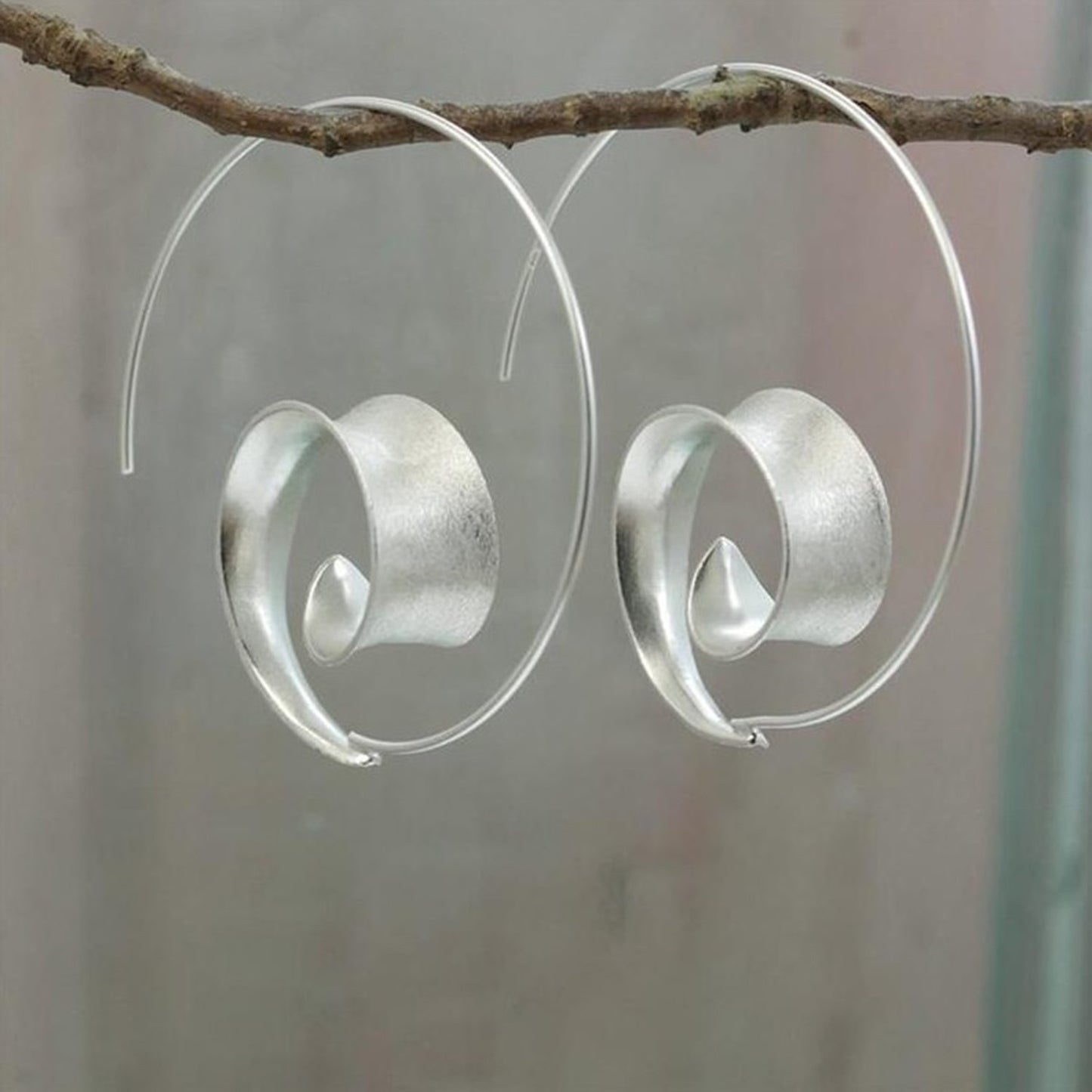 Boucles d'oreilles créoles en forme de spirale