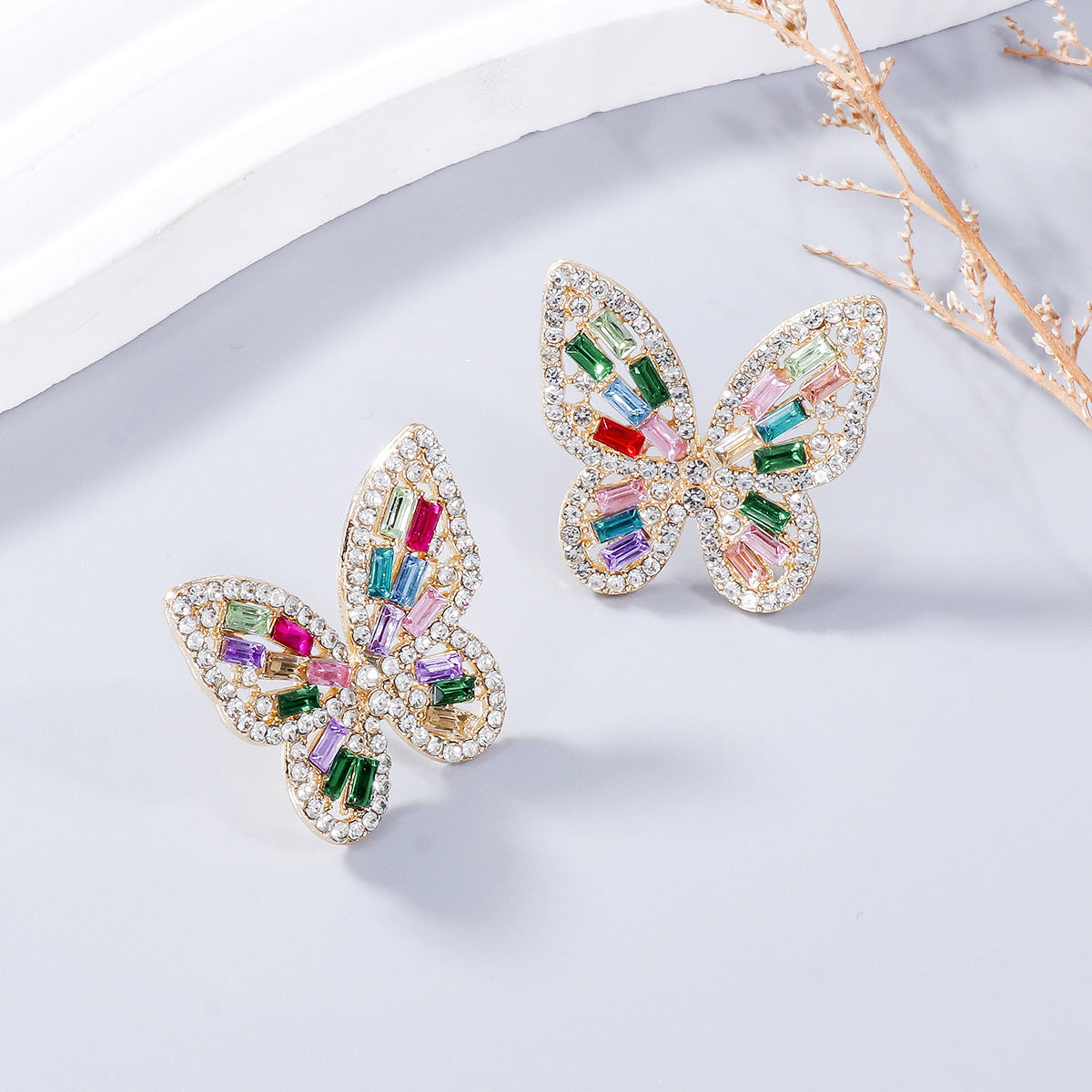 Pendientes de mariposa con diamantes de imitación con incrustaciones de aleación