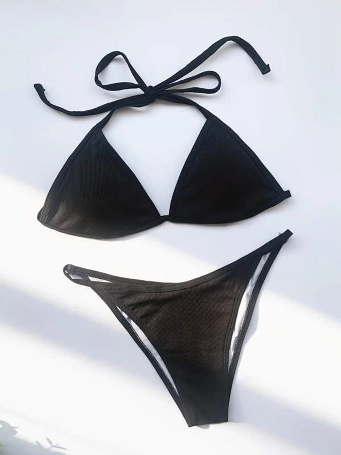 Ensemble de bain quatre pièces bikini à col licou et cache-maillot