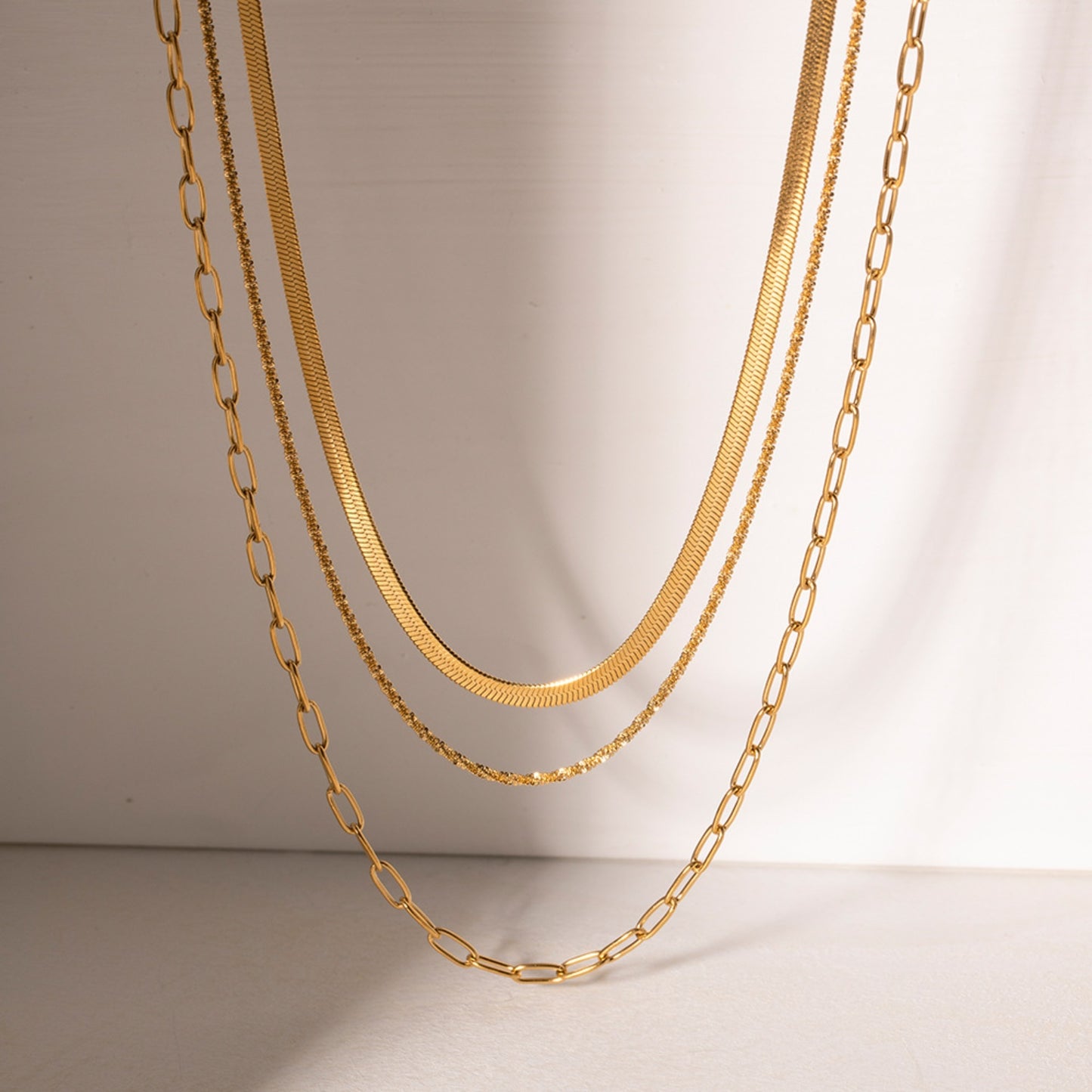 Collar De Triple Capa Chapado En Oro De 18 Quilates