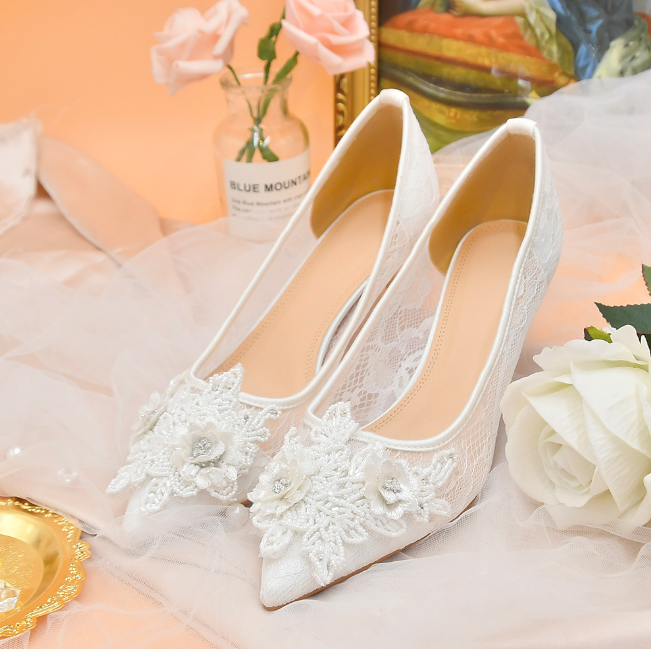 White Lace Flower Bride's  Wedding Shoes