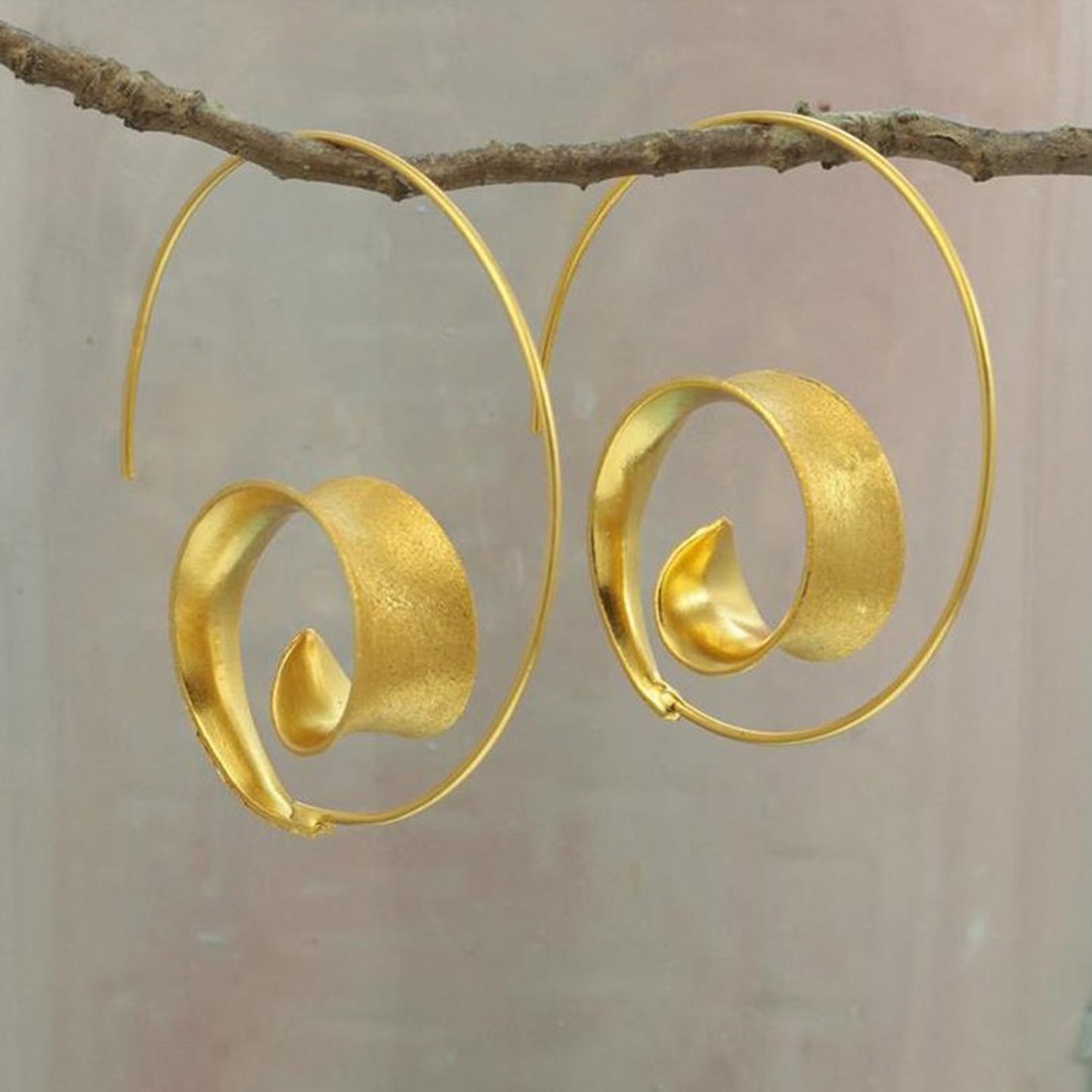 Boucles d'oreilles créoles en forme de spirale