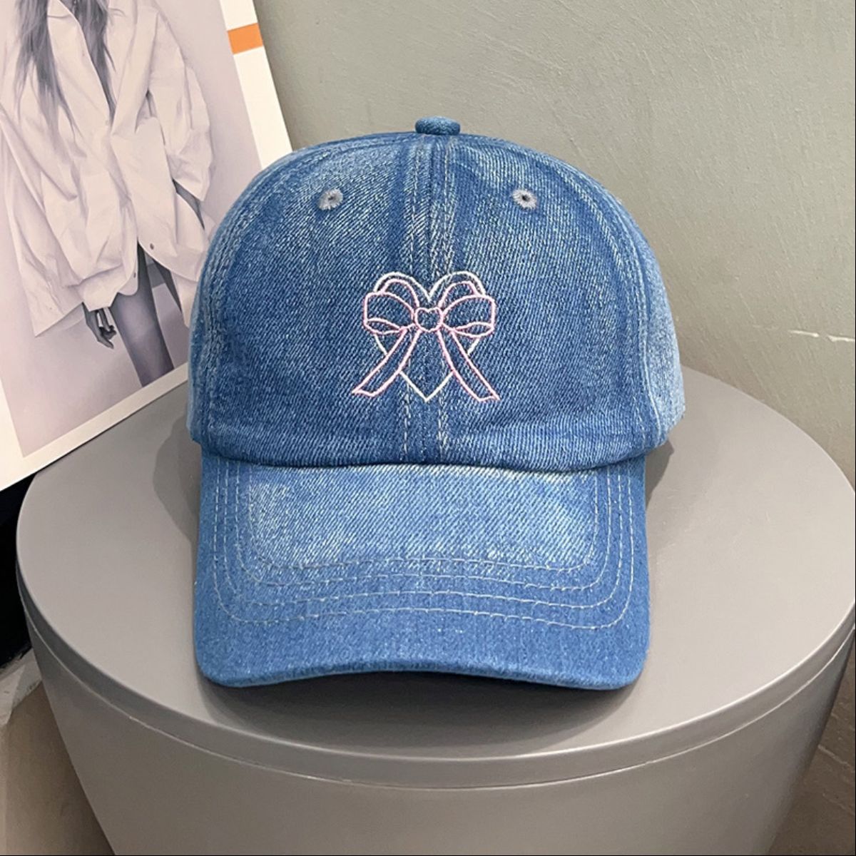 Gorra de béisbol con gráfico de corazón