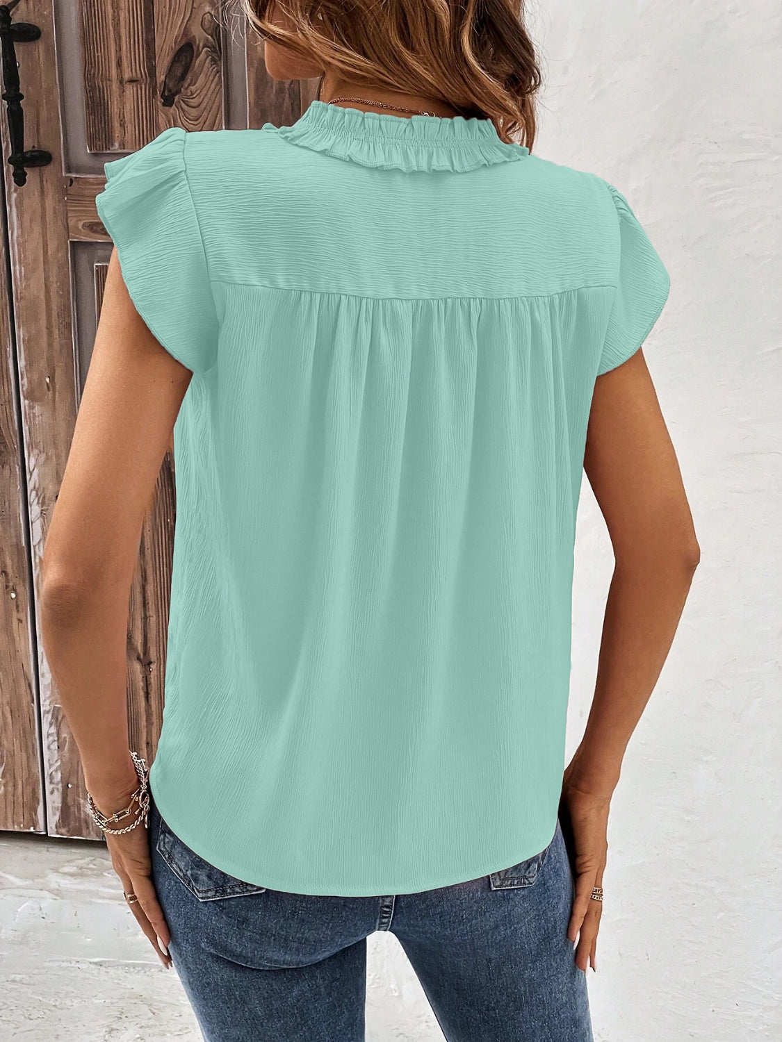 Blusa con mangas japonesas y muescas