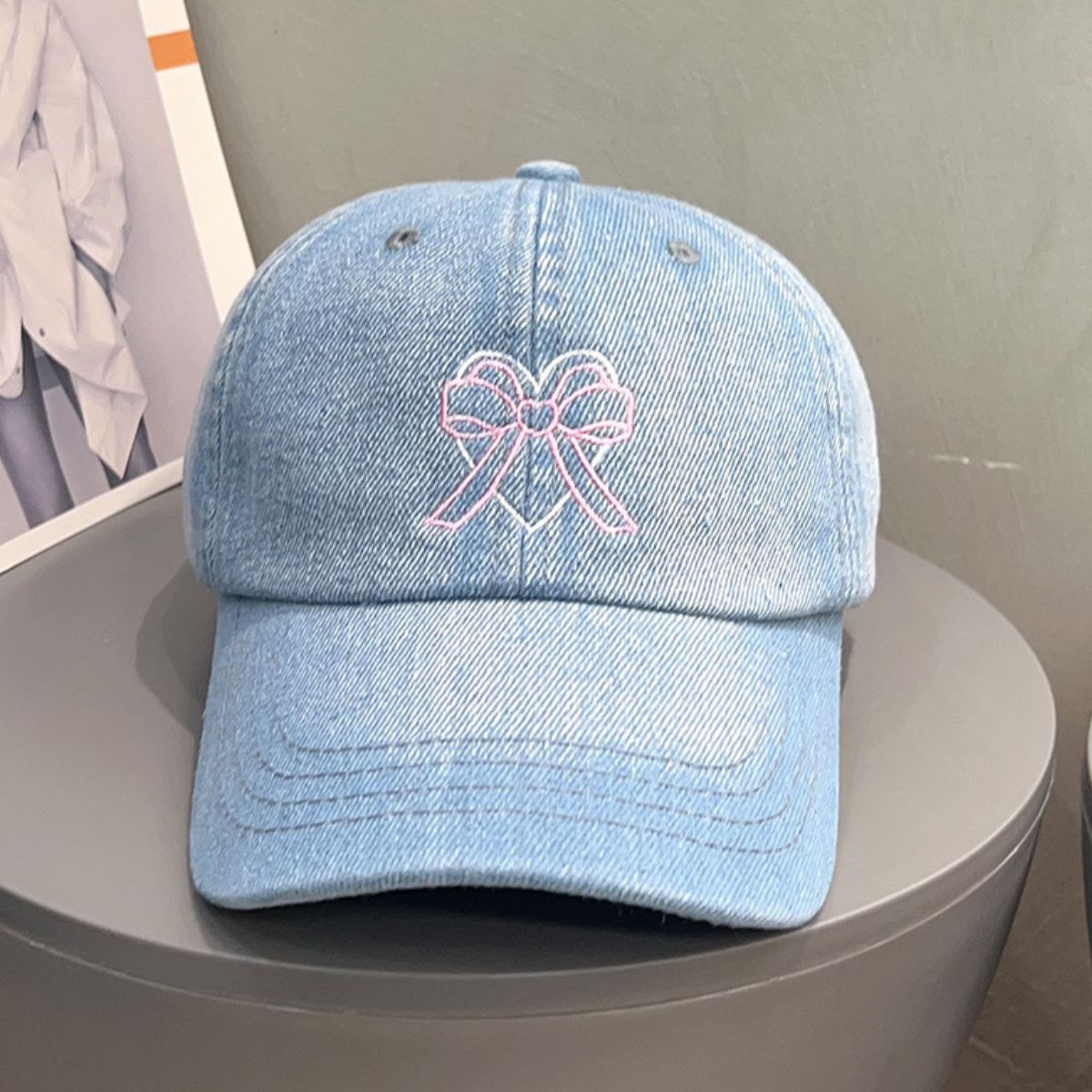 Gorra de béisbol con gráfico de corazón